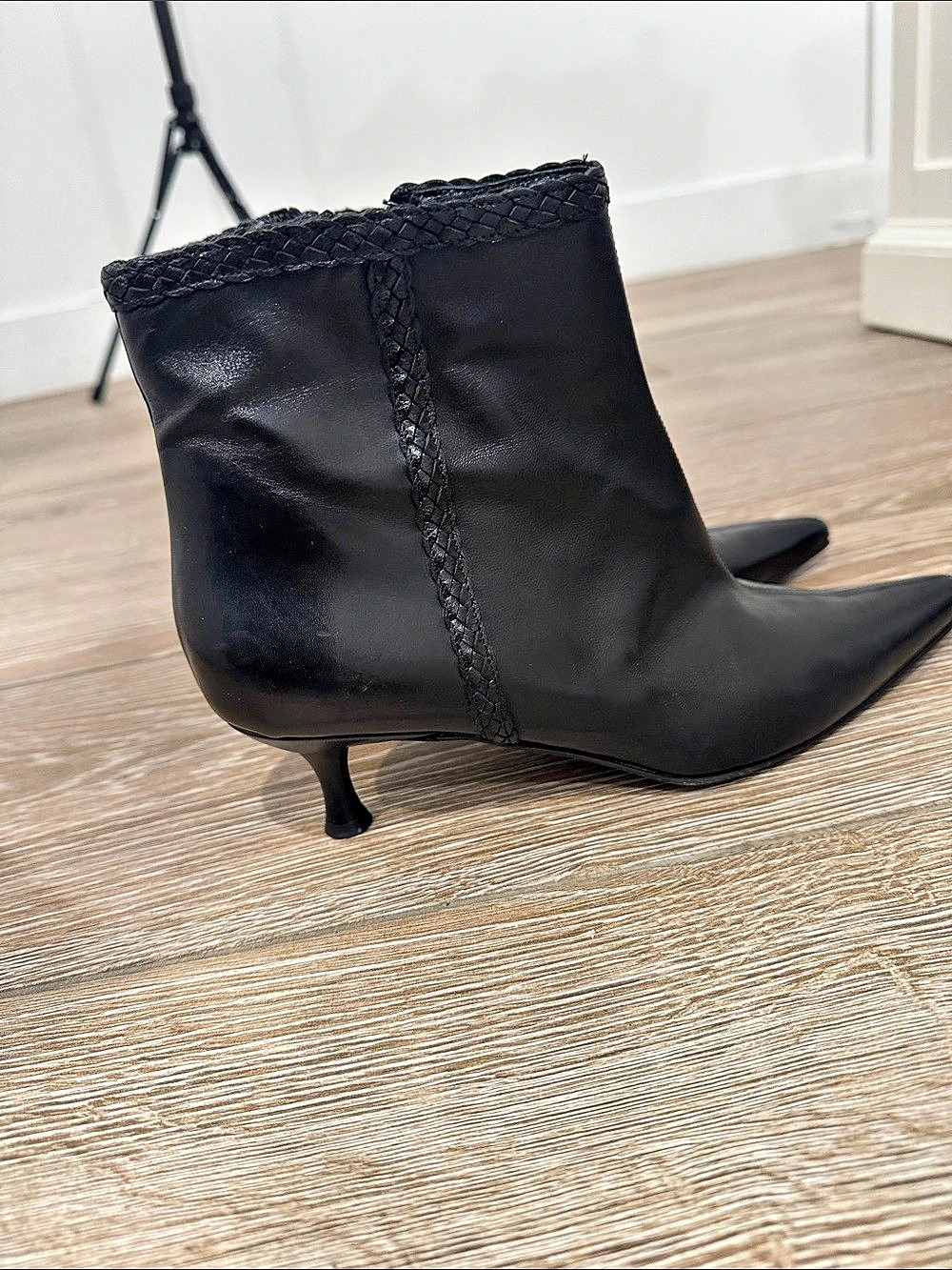Via Spiga Pointed Toe Kitten Heel Booties Black US 10 M